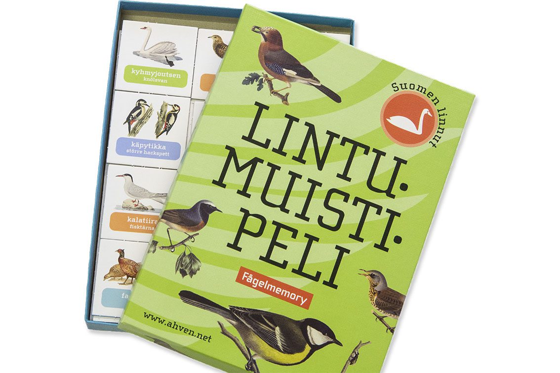 Lintumuistipelin laatikko on auki ja muistipelin kortit näkyvät.