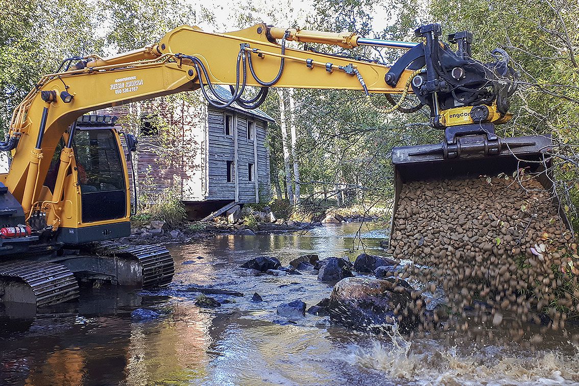 Keski-Pohjanmaan kalatalouskeskus kunnostaa alueen virtavesiä.
